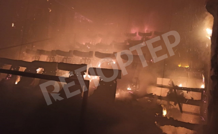 В Кривом Роге поврежден пожаром металлический мини-кинотеатр