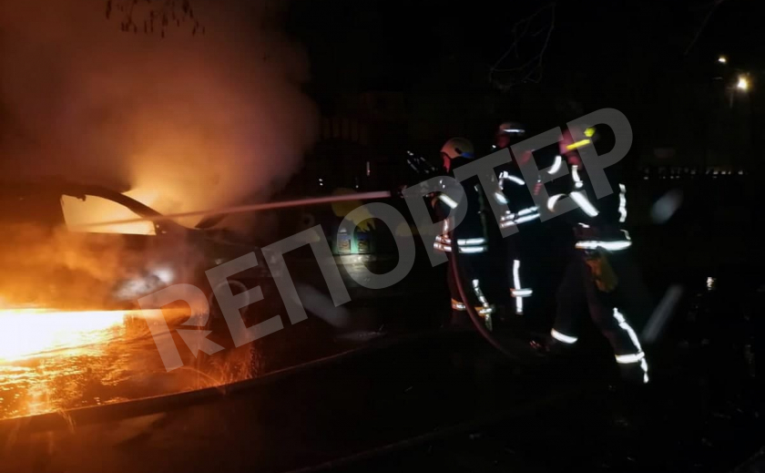 В Кривом Роге напрочь сгорела «Skoda Rapid», никто не пострадал