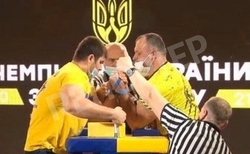 Криворожанин Олег Михайленко завоевал 2 «золота» на Чемпионате Украины по армспорту