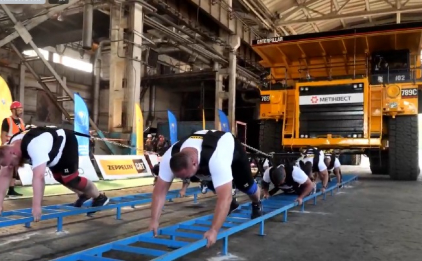 В Кривом Роге 8 стронгменов установили рекорд Украины по перетягиванию 300-тонного грузовика