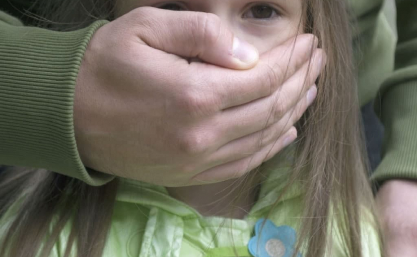 На Днепропетровщине задержан очередной педофил, жертвой которого стала 10-летняя девочка