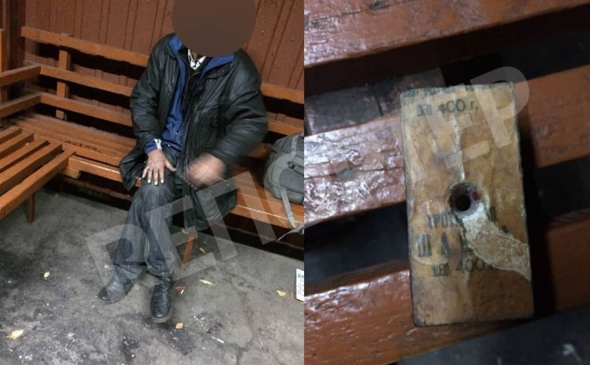 В Кривом Роге бездомный мужчина обнаружил на мусорке взрывчатку В Кривом Роге бездомный мужчина обнаружил на мусорке взрывчатку