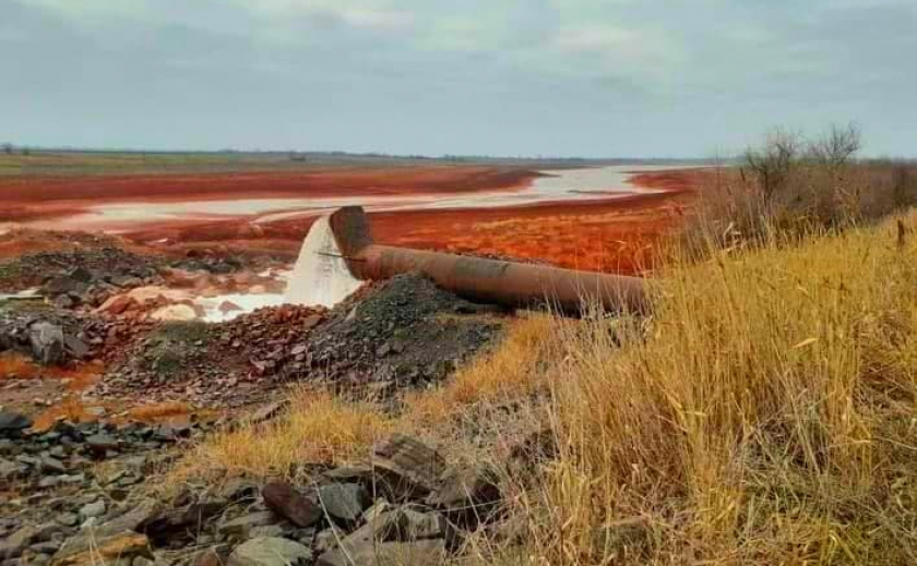 Экологи выяснили, что неочищенные шахтные воды из «Сухой Балки» попадают в Ингулец