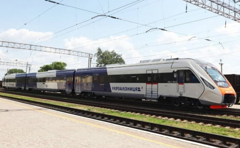 «Укрзалізниця» пустит дизель-поезд на участке Долинская – Кривой Рог – Николаев в 2022 году
