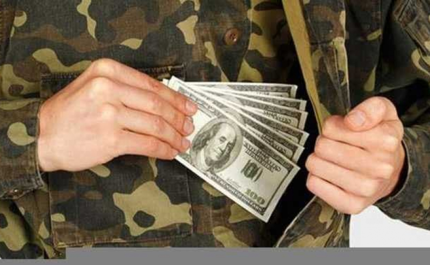 В Днепропетровской области подполковник за деньги предлагал «отмазать» от армии
