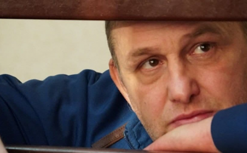 В Крыму суд отправил в колонию криворожского журналиста Владислава Есипенко
