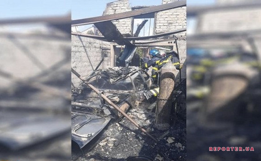 В Кривом Роге сгорел гараж вместе с машиной: подробности происшествия