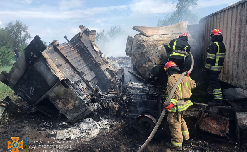 Авария на трассе Днепр-Николаев: в результате столкновения двух фур возник пожар, погиб водитель