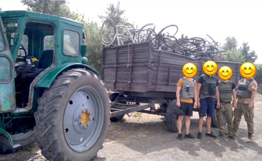 В Зеленодольске на Днепропетровщине волонтеры собрали на хранение велосипеды беженцев из Херсонской области