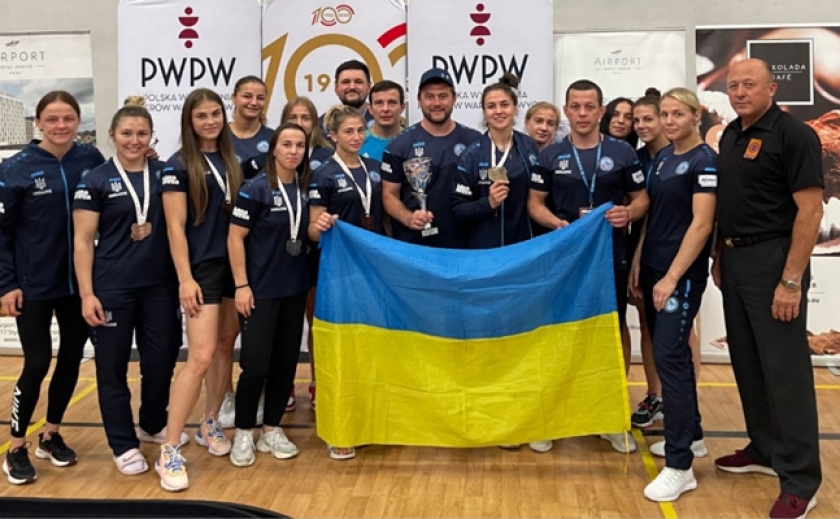Спортсменки из Днепра и Кривого Рога стали призерами турнира по борьбе в Польше
