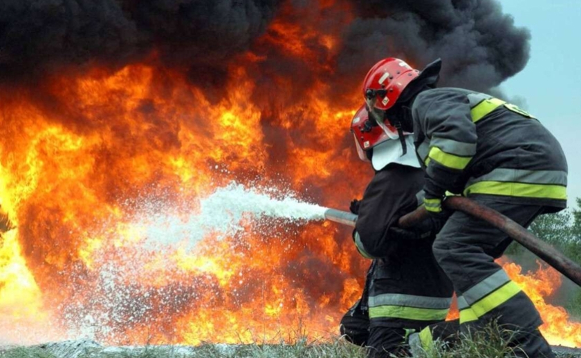 Рятувальники Кривого Рогу локалізували пожежу, що виникла на нафтобазі в результаті «прильоту»