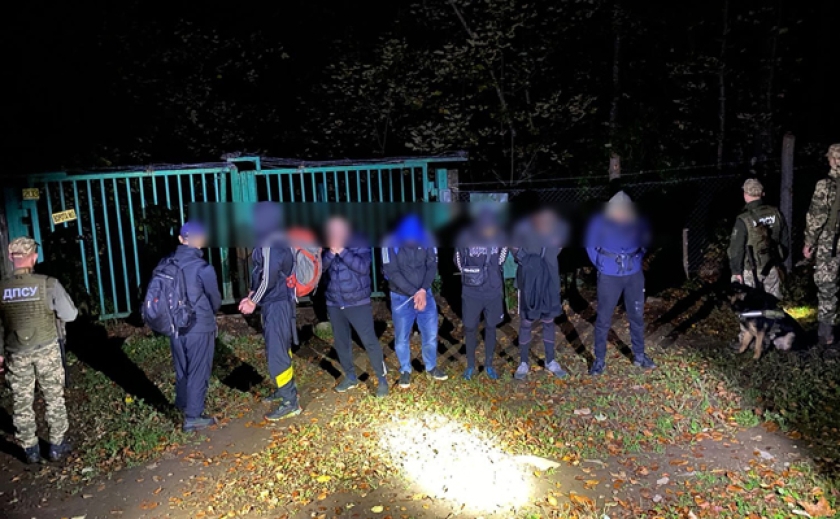 Намагався уникнути призову: Прикордонники затримали чоловіка з Кривого Рогу в лісі на кордоні зі Словаччиною