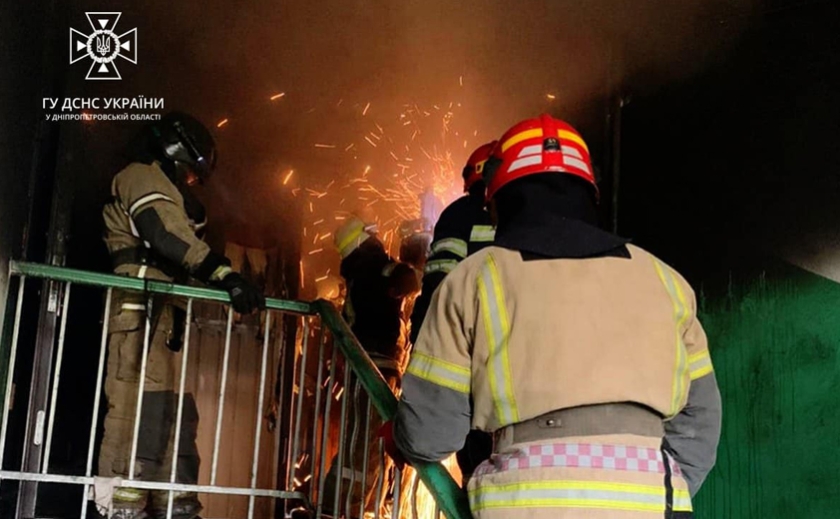 Вогонь охопив приміщення та стрімко поширювався: рятувальники ліквідували пожежу у багатоповерхівці Кривого Рогу