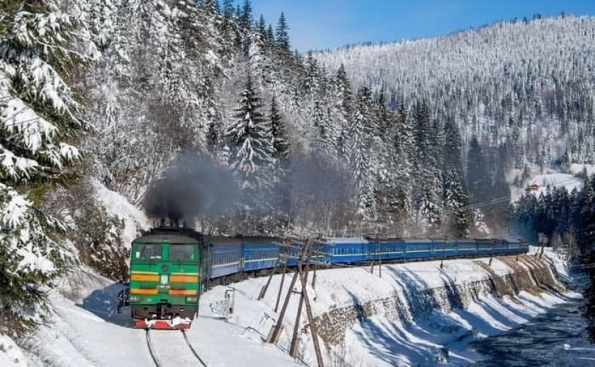 Із Запоріжжя та Кривого Рога: «Укрзалізниця» додала поїзди у карпатському напрямку