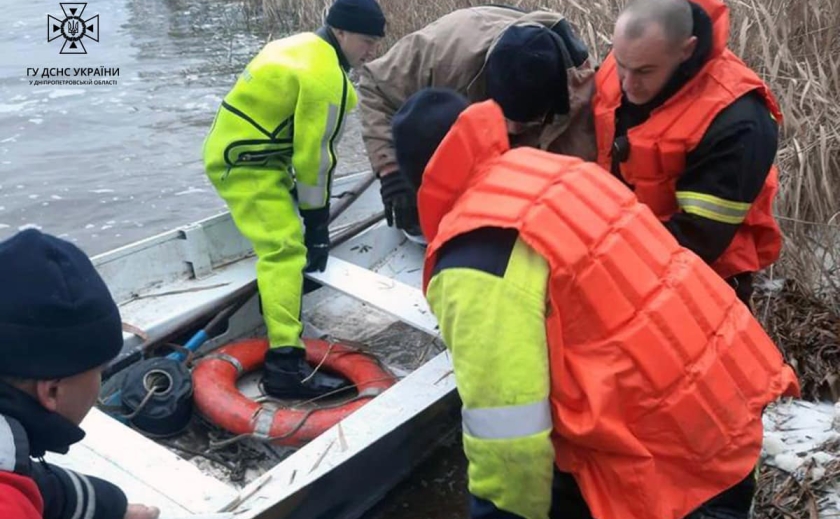 На Дніпропетровщині з крижаної води врятували двох рибалок