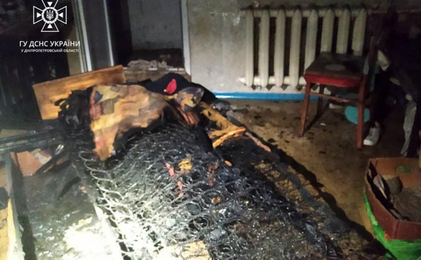 У Кривому Розі вогнеборці врятували 83-річну жінку з палаючої квартири