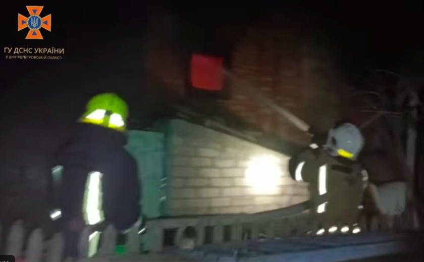 На пожежі у Кривому Розі постраждала жінка та троє маленьких дітей На пожежі у Кривому Розі постраждала жінка та троє маленьких дітей