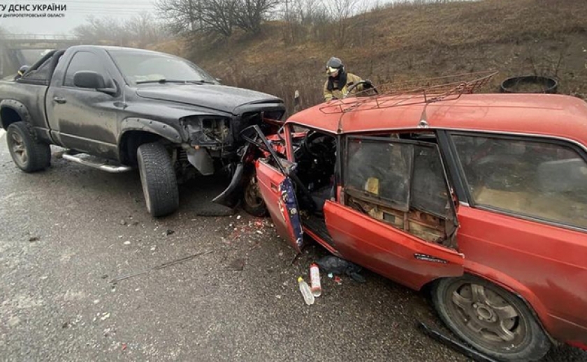 Загинули двоє: В Кривому Розі зіштовхнулися «Dodge Ram» та «ВАЗ 2104»