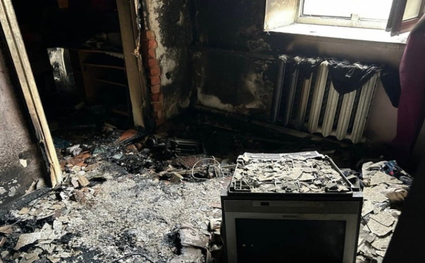 Труп був в обгорілій будівлі: у Криворізькому районі жорстоко вбили жінку