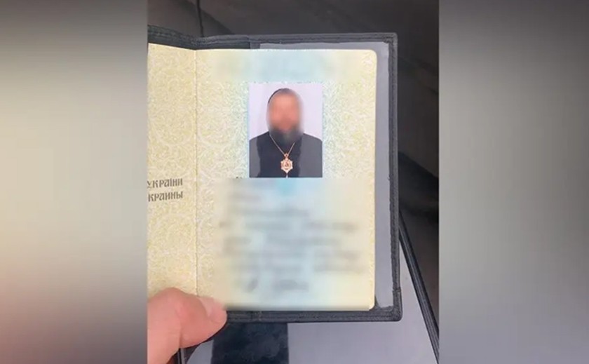 На в'їзді до Києва зупинили криворізького священика з проросійським контентом в телефоні На в'їзді до Києва зупинили криворізького священика з проросійським контентом в телефоні