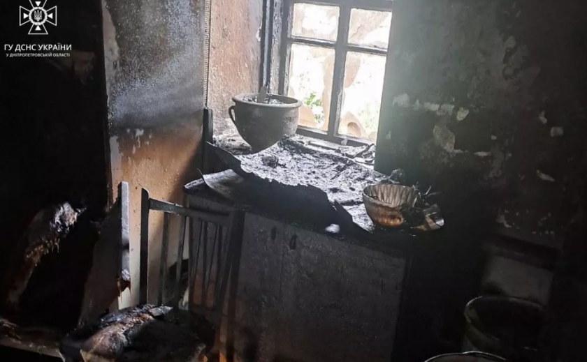 Вогонь знищив домашнє майно: криворізькі вогнеборці ліквідували пожежу у житловому будинку