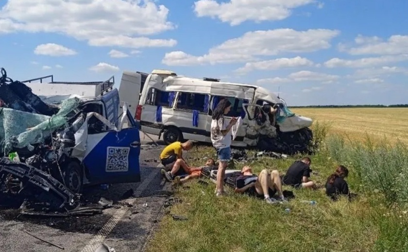 У лікарні Дніпра рятують дівчинку, яка вижила в ДТП на трасі Кривий-Ріг-Кропивницький У лікарні Дніпра рятують дівчинку, яка вижила в ДТП на трасі Кривий-Ріг-Кропивницький