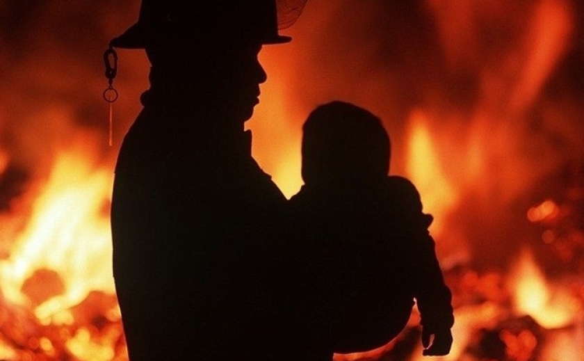 У Кривому Розі під час ліквідації пожежі у багатоповерхівці, вогнеборці врятували жінку та дитину