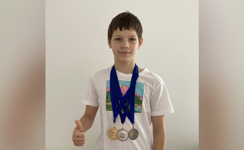 Плавець з Кривого Рогу зібрав 4 медалі на міжнародних змаганнях у Німеччині