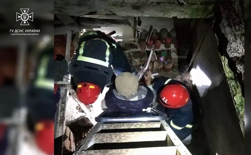 У Кривому Розі рятувальники визволили жінку, яка впала в льох