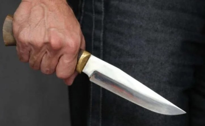 Вдарив ножем у живіт: правоохоронці Кривого Рогу затримали 57-річного нападника