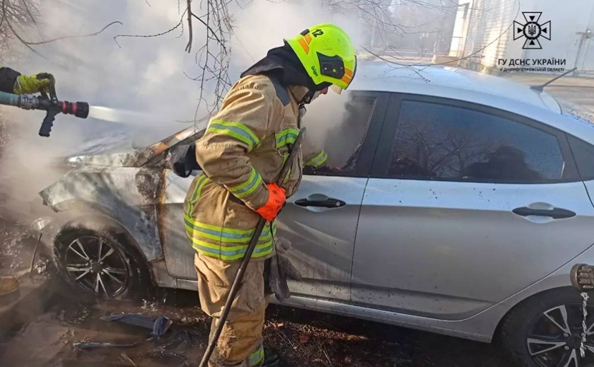 Вогнеборці Кривого Рогу ліквідували займання легкового автомобіля