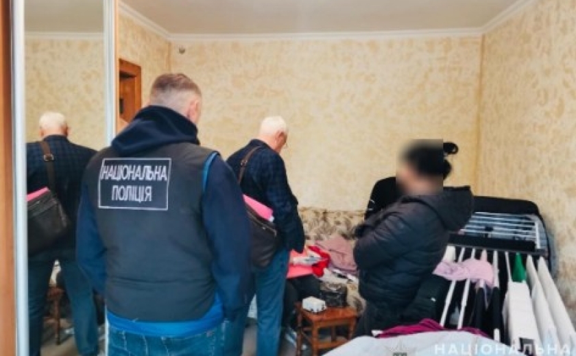 Поліцейські міграційної поліції викрили злочинну групу, яка переправляла мешканок Кривого Рогу до Польщі та змушувала до жебрацтва
