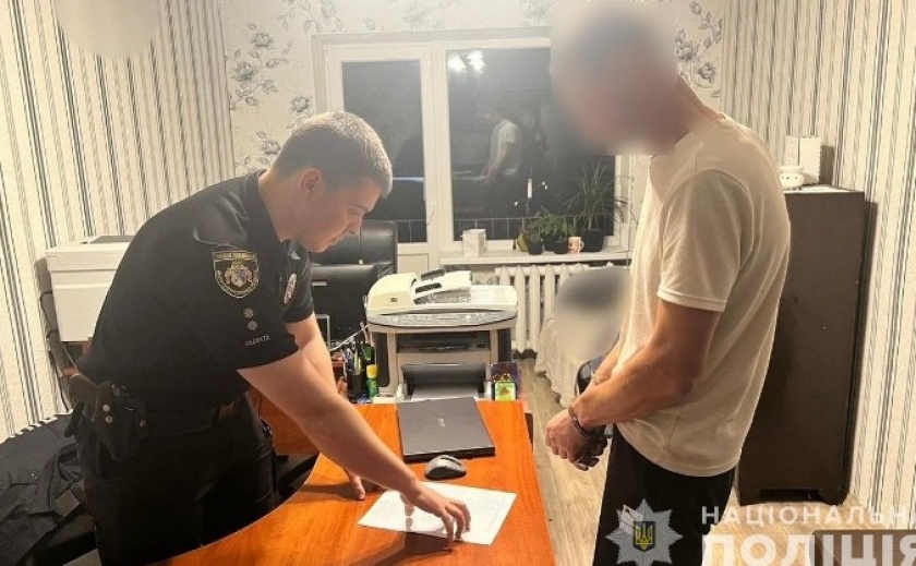 Задушив знайомого та втік: поліцейські Кривого Рогу повідомили про підозру 37-річному чоловіку