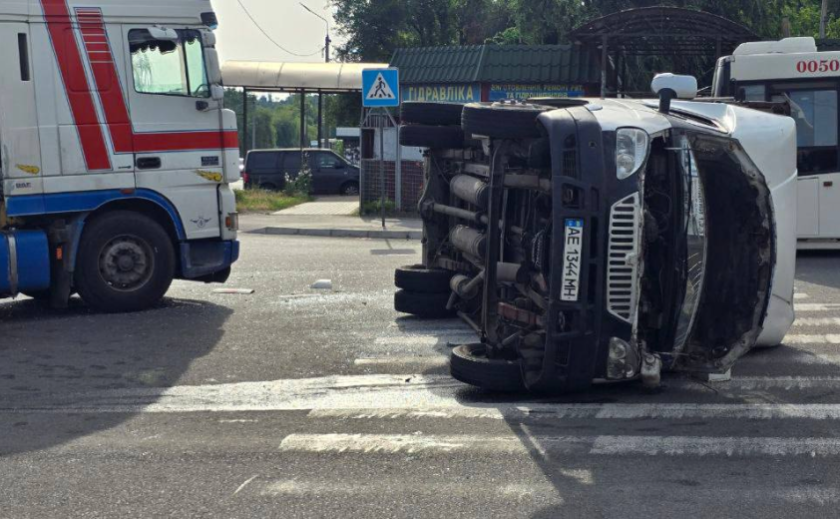 В якому стані перебувають постраждалі внаслідок зіткнення вантажівки та автобуса у Кривому Розі