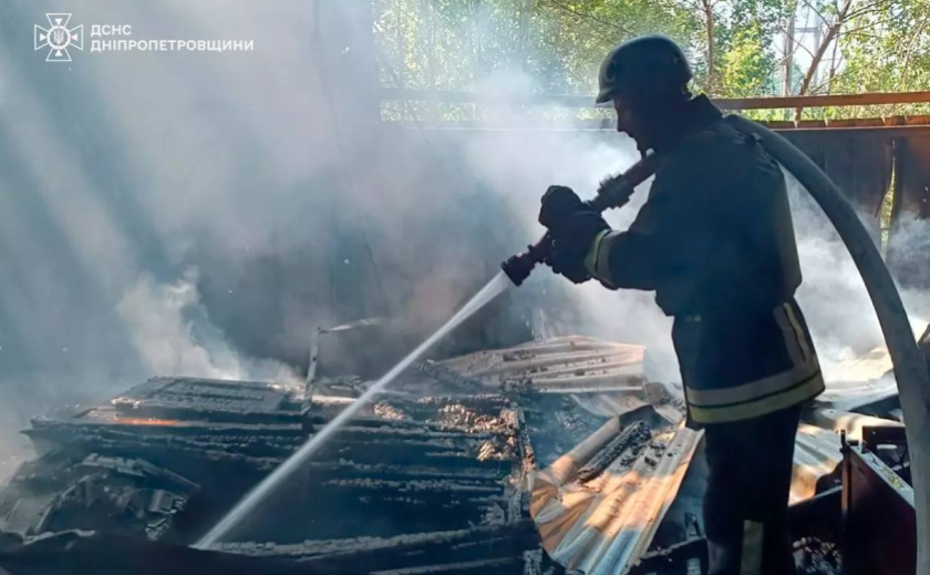 Під час ліквідації пожежі у Криворізькому районі вогнеборці виявили тіла двох людей