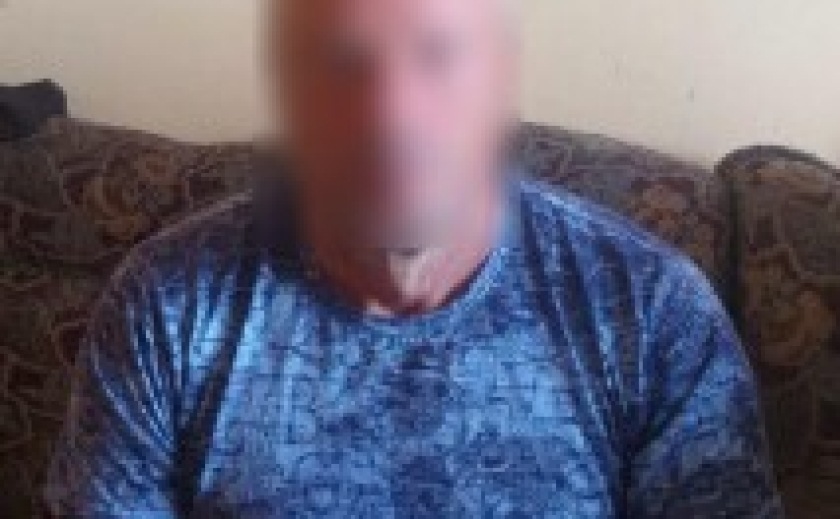 Криворізькі поліцейські викрили чоловіка у вирощуванні рослин конопель