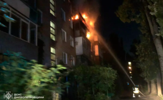 У Кривому Розі вночі зайнялася багатоповерхівка