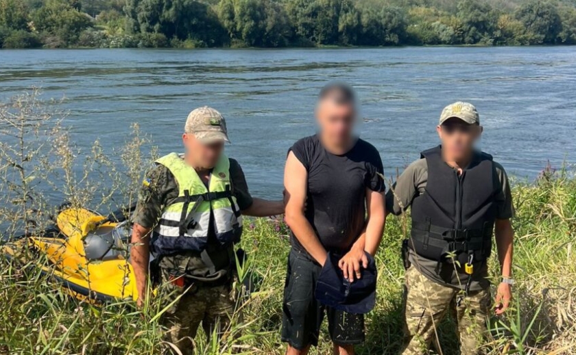 Мешканець Криворіжжя намагався вплав перетнути Дністер: знесиленого чоловіка затримали прикордонники