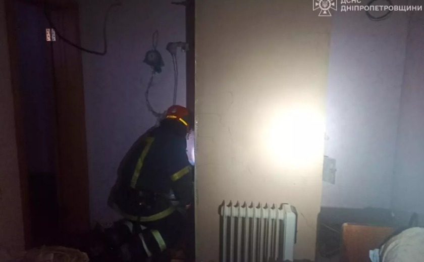 У Кривому Розі на пожежі вогнеборці врятували чоловіка