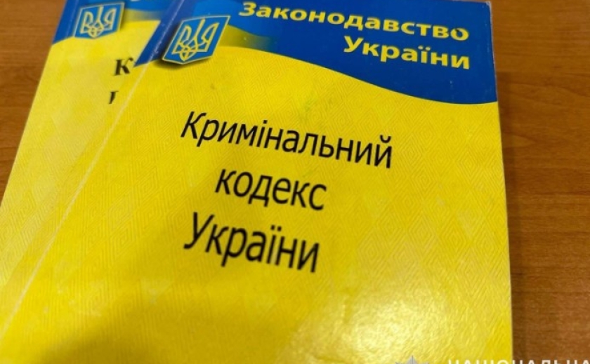 Побив літню жінку посеред вулиці: криворізькі поліцейські затримали 34-річного нападника