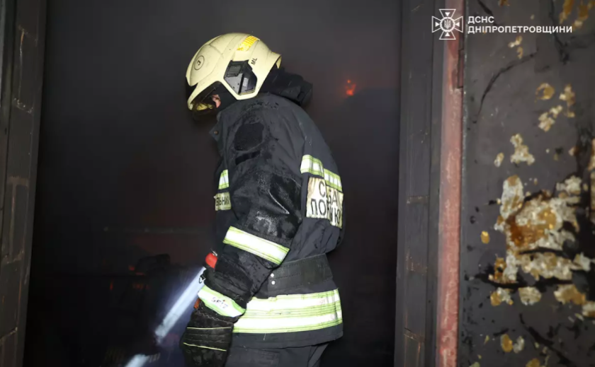 На пожежі у Кривому Розі надзвичайники врятували двох людей На пожежі у Кривому Розі надзвичайники врятували двох людей