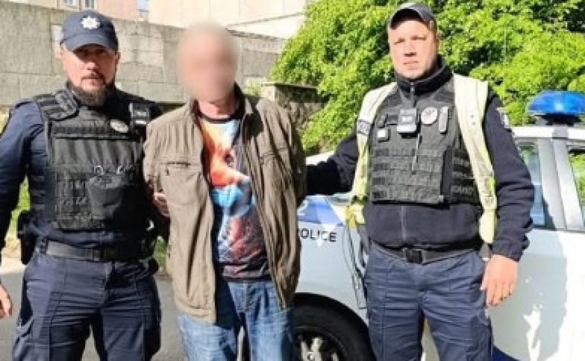Скоїв злочин – відповідатимеш: криворізькі патрульні по «гарячих слідах» затримали ймовірного грабіжника