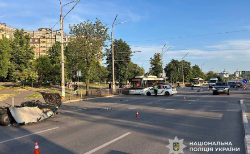 У Кривому Розі внаслідок ДТП загинув чоловік, також троє жінок постраждали