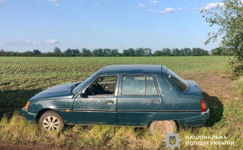 Викрав автомобіль односельчанки: поліцейські Криворіжжя повідомили про підозру зловмиснику
