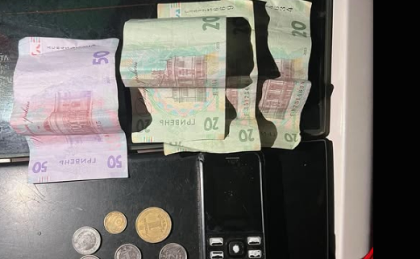 Криворізькі патрульні затримали чоловіка, який скоїв грабіж