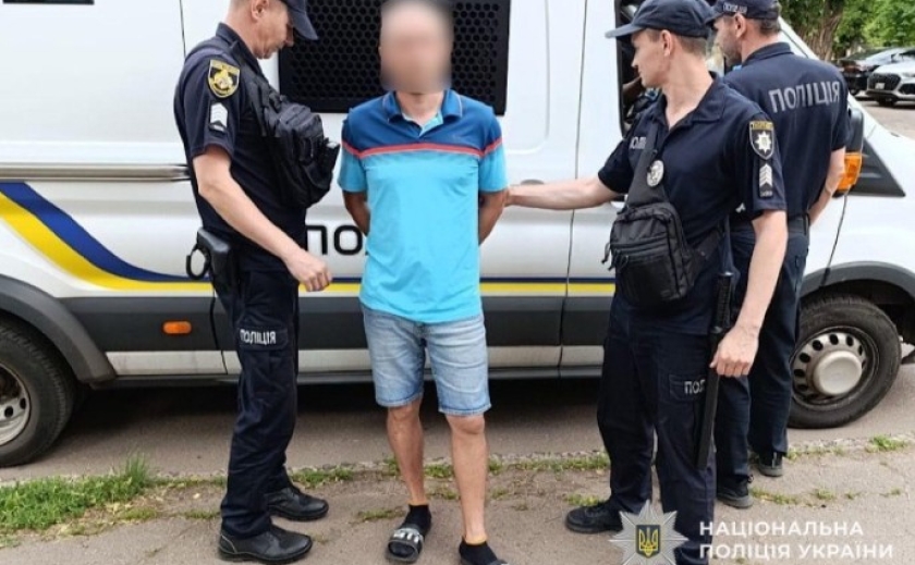Замах на вбивство двох місцевих мешканців: поліція м. Кривий Ріг затримала 37-річного підозрюваного