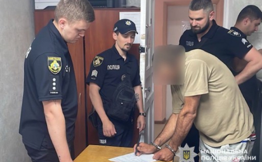 Обікрав пацієнтів лікарні: криворізькі поліцейські затримали зловмисника
