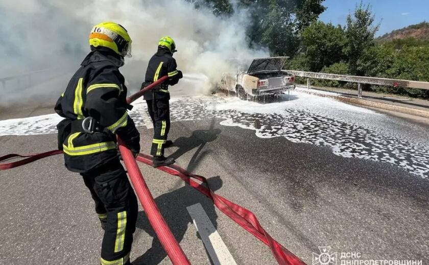 У Кривому Розі загорівся автомобіль