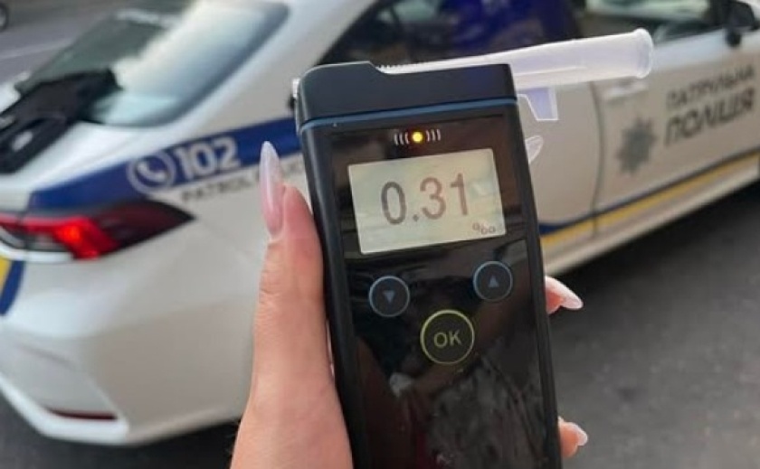 У Кривому Розі виявили жінку, які сіла за кермо в стані спʼяніння