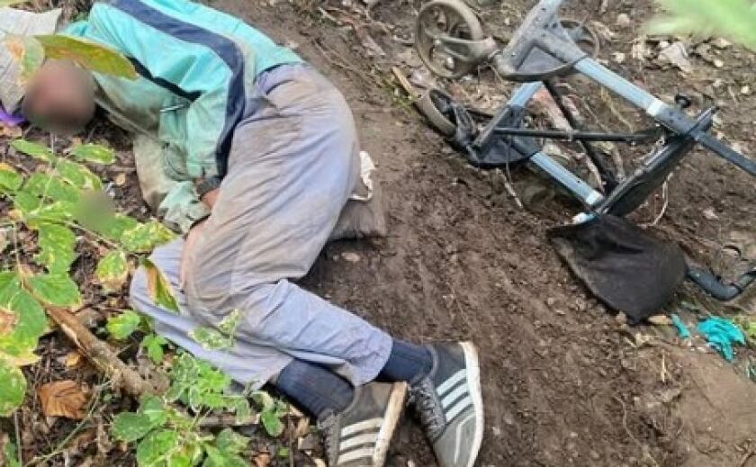 Криворізькі патрульні надали допомогу чоловікові, який зʼїхав під міст
